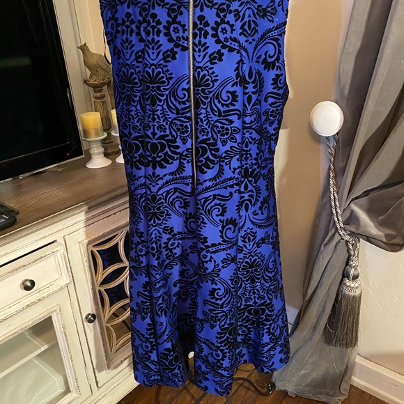 Dress with pockets - Picture 3 of 9